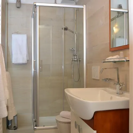 奥斯特利娅中央酒店 Cadenazzo